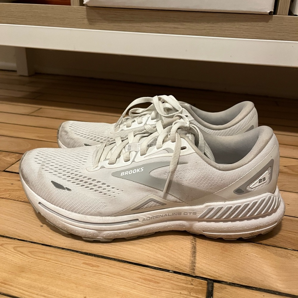 Brooks Adrenaline GTS 23 Running Shoes, barely used, Size 8.5